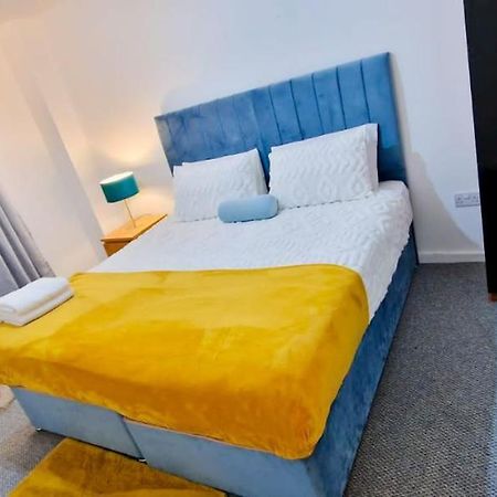 Lovely 2-Bedroom Apartment, Free Parking マンチェスター エクステリア 写真