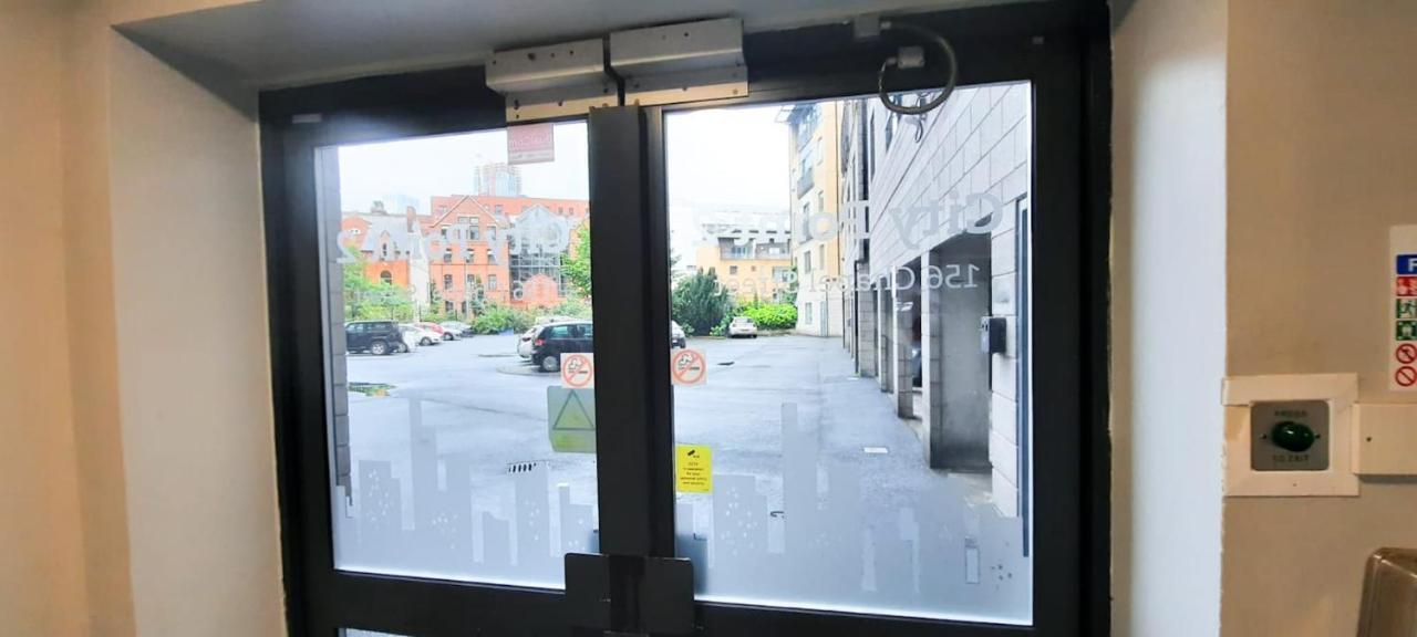Lovely 2-Bedroom Apartment, Free Parking マンチェスター エクステリア 写真