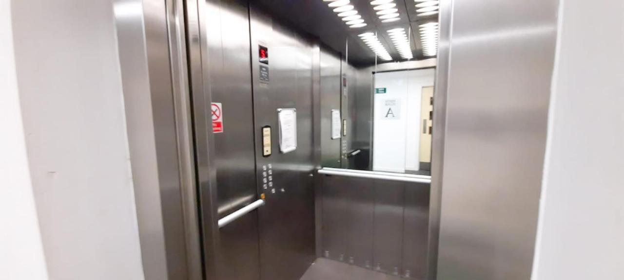 Lovely 2-Bedroom Apartment, Free Parking マンチェスター エクステリア 写真