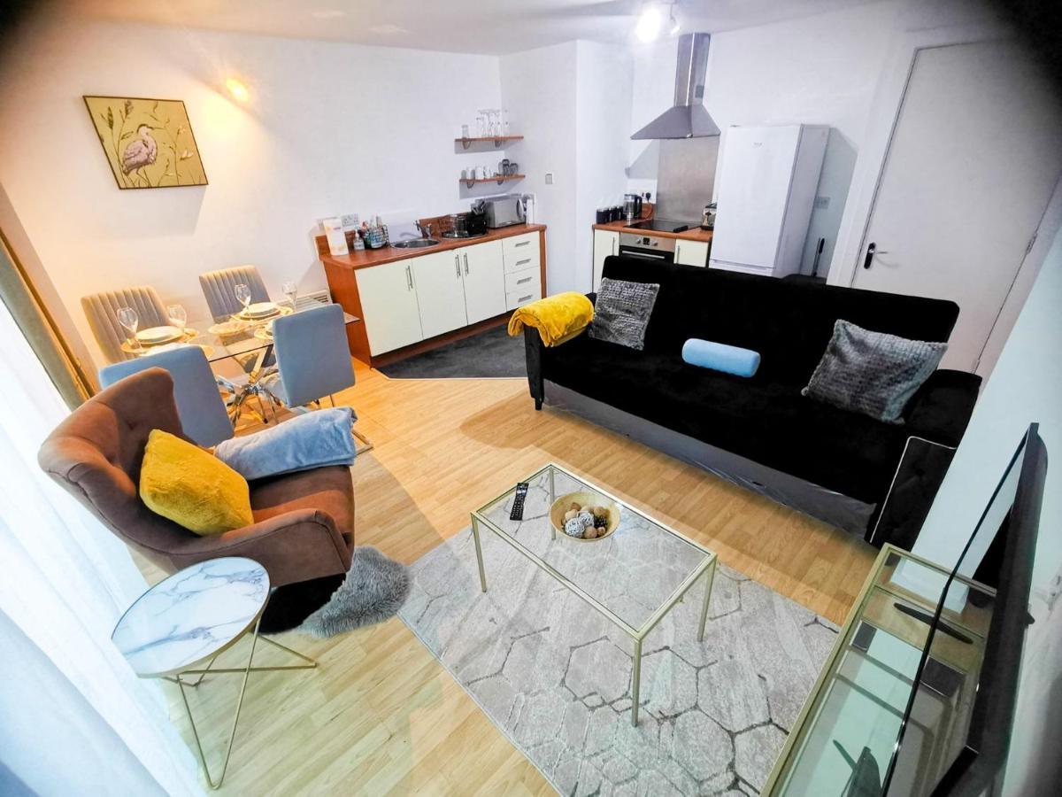 Lovely 2-Bedroom Apartment, Free Parking マンチェスター エクステリア 写真
