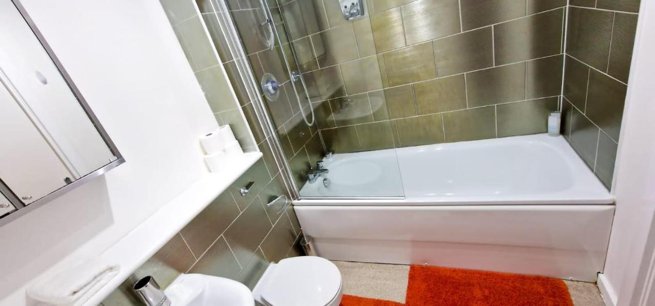 Lovely 2-Bedroom Apartment, Free Parking マンチェスター エクステリア 写真