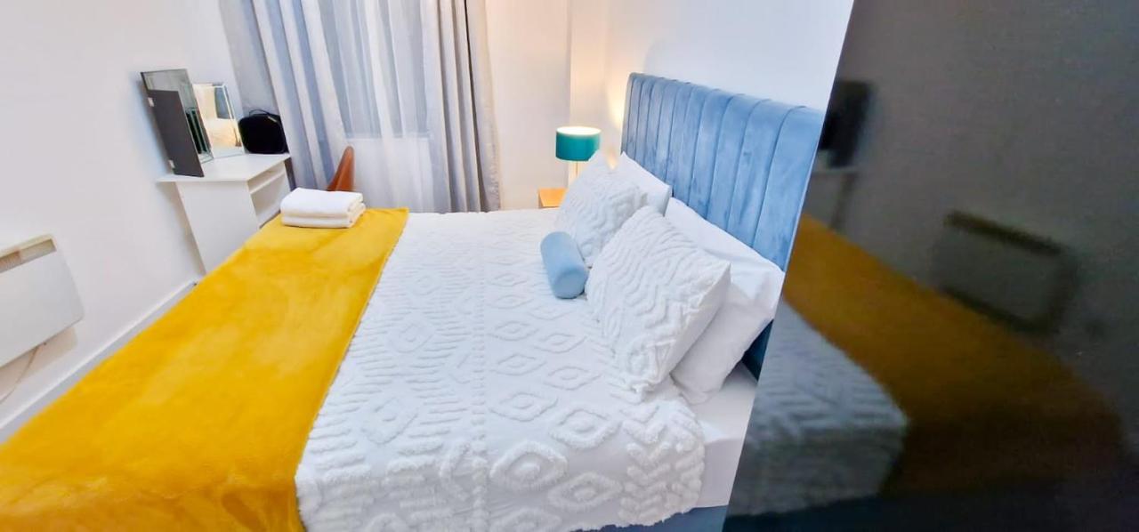 Lovely 2-Bedroom Apartment, Free Parking マンチェスター エクステリア 写真