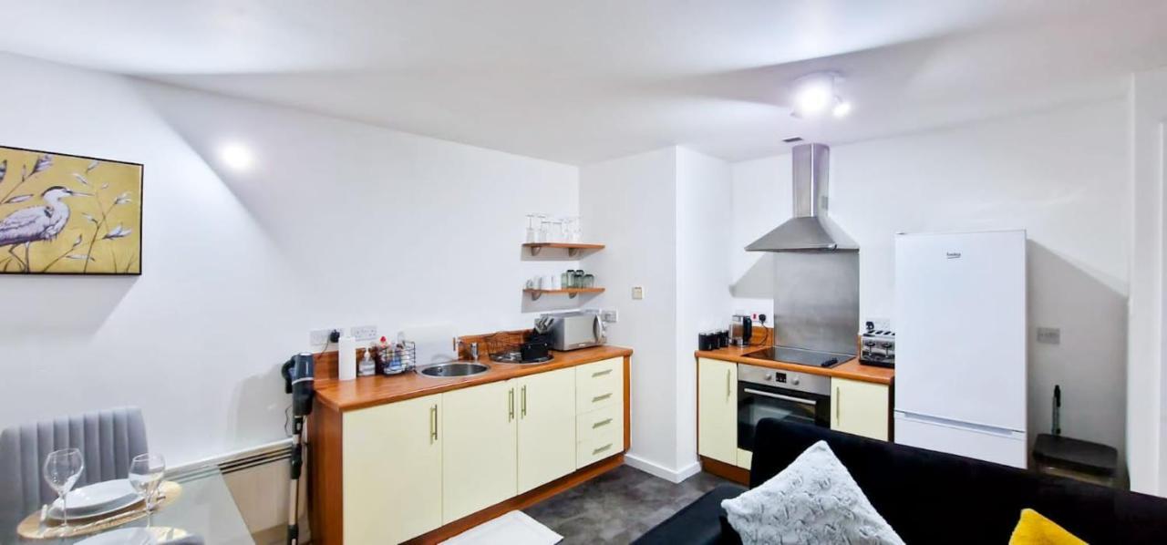 Lovely 2-Bedroom Apartment, Free Parking マンチェスター エクステリア 写真