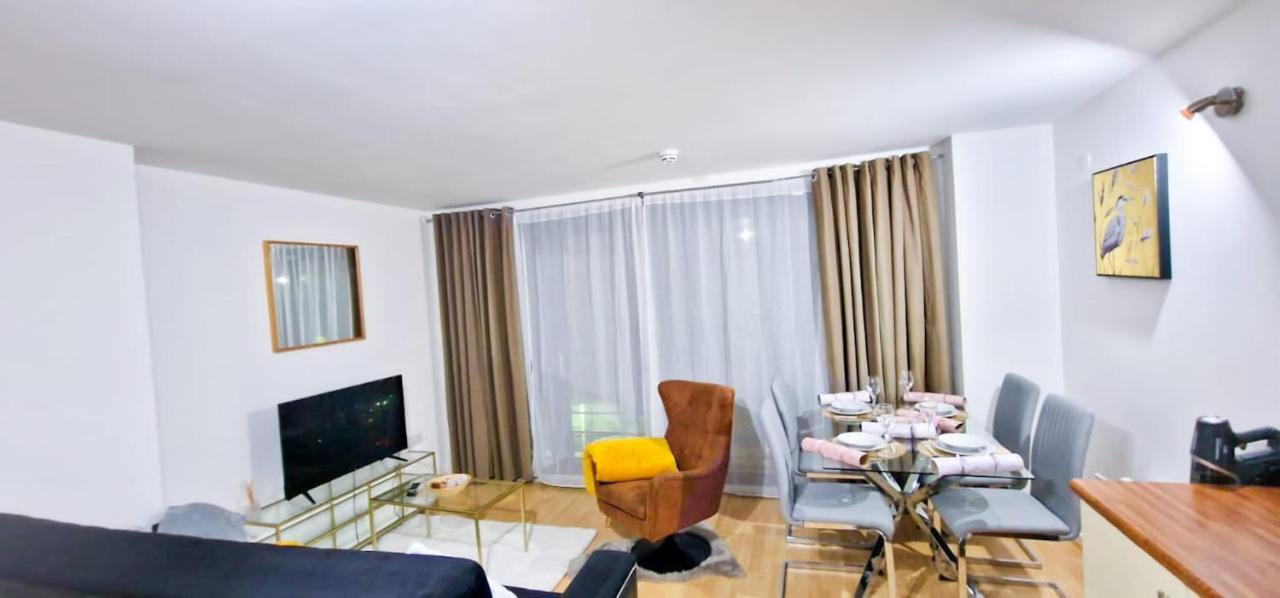 Lovely 2-Bedroom Apartment, Free Parking マンチェスター エクステリア 写真